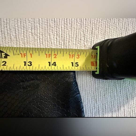 HUE Black Textured Animal Skin Leggings High Rise Size Large NWOT - Picture 4 of 9